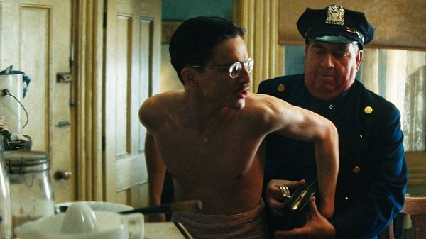 Sinema çevrelerinde film için “gecenin en şanssız yapımı” yorumları yapıldı.