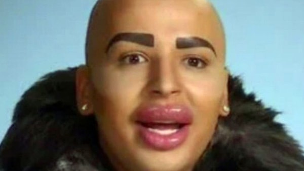Kim Kardashian’a olan benzerliğiyle tanınan ve kendisini “Britanya’nın Lip King’i” olarak adlandıran televizyon yüzü Jordan James Park, 34 yaşında hayatını kaybetti.