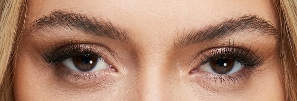 1. Bu ünlümüzü bakalım gözünden tanıyabilecek misin?