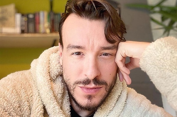 6. Cem Adrian'ın müzik dünyasına kendi sınırlarını çizerek girdiği "Ben Bu Şarkıyı Sana Yazdım" şarkısı hangi yıl çıktı?