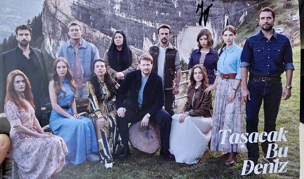 TRT 1'in sevilen Karadeniz dizisi Taşacak Bu Deniz'in yeni afişi görücüye çıktı.