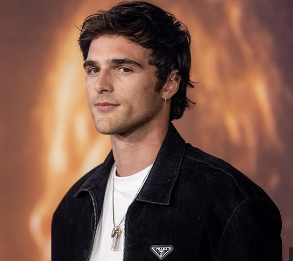 Son dönemde “Uğultulu Tepeler” uyarlamasıyla gündeme gelen Jacob Elordi, aslında son birkaç yıldır Hollywood’un en dikkat çeken genç aktörlerinden biri.