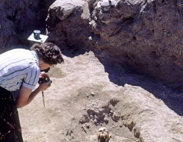 Mellink’i sıradan bir bilim insanından ayıran en önemli özelliği, kazı yaptığı yerin halkıyla kurduğu kopmaz bağlardı.