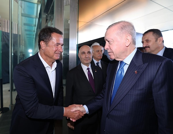 Acun Ilıcalı ve çok sayıda ünlü de davete katıldı.