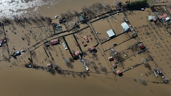 Edirne’de Tunca ve Meriç nehirleri taşkına yol açtı. Nehirlerde debi düşüşü başladı.