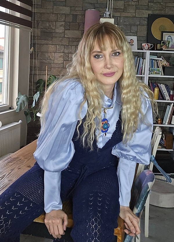 2011 yılında çıkardığı “Tuttu Fırlattı” şarkısının büyük hit olmasıyla Türk pop müziğinde çıkış yakalayan Gökçe'yi mutlaka tanırsınız.