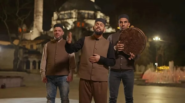 Kabe'de Hacılar Hû Der Allah İlahisi Sözleri