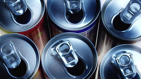 16 yaş altındaki çocuklara enerji içecekleri yasaklanıyor.