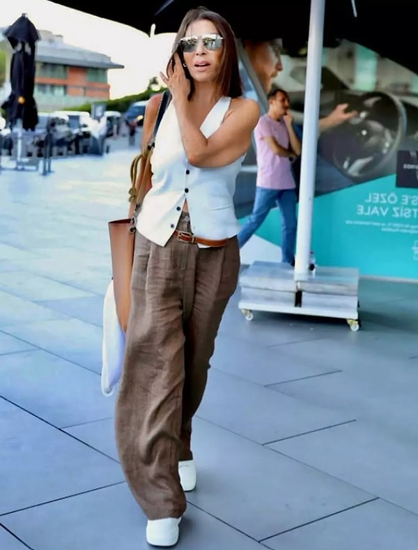 Üstelik biliyorsunuz ki; 81 yaşında ama hala moda ikonlarına taş çıkartıyor.