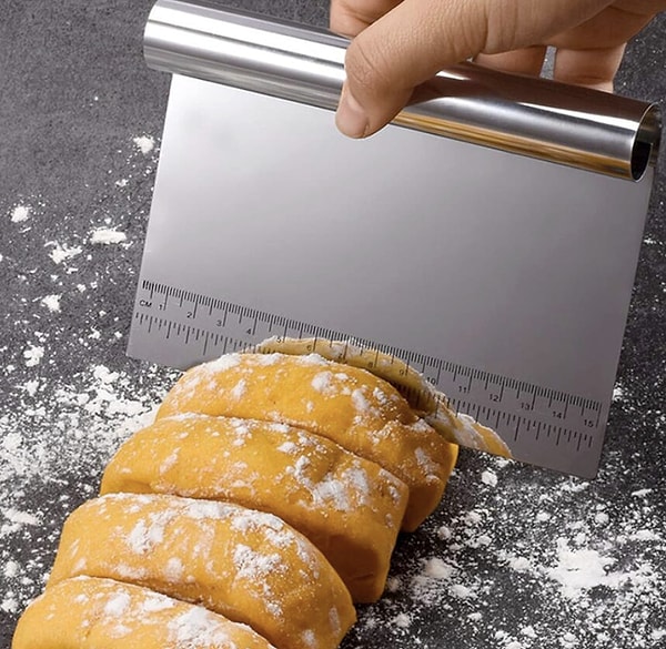 Pastacılıkta profesyonel dokunuş: Jouis çelik hamur kesici ve sıyırıcı!