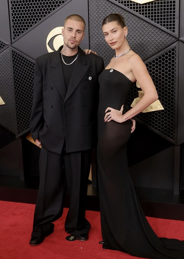 Justin Bieber ile 2018 yılında evlenen Hailey Bieber, evliliğinin ardından tüm dünyanın yakından takip ettiği isimlerden biri haline geldi.