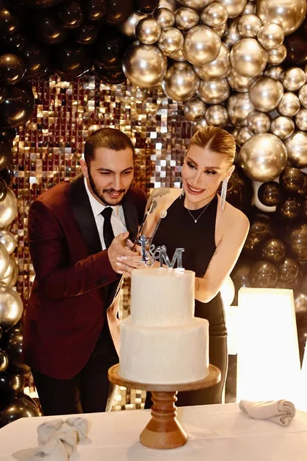 Ünlü popçu İrem Derici ile DJ sevgilisi Melih Kunukçu uzun süredir magazin gündemindeydi.