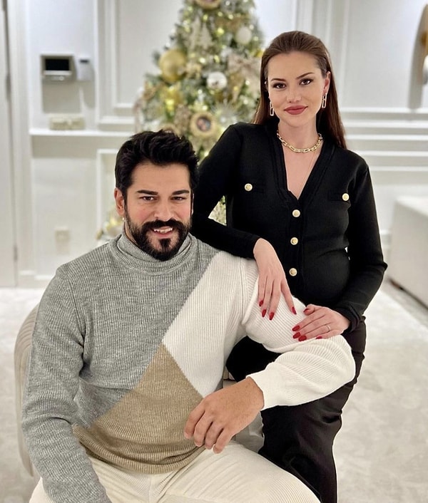 Türkiye’nin en gözde çiftlerinden Fahriye Evcen ve Burak Özçivit’in aşkı, birlikte rol aldıkları Çalıkuşu dizisinin setinde başladı.