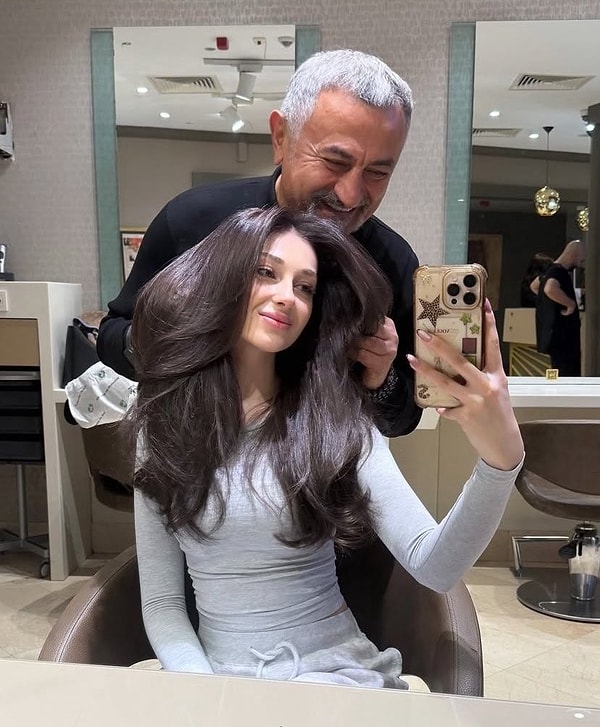 Bu kez gündem müzik değil, imaj! Uzun süredir kumral saçlarıyla görmeye alışık olduğumuz Sueda, radikal bir karar alarak imaj değiştirdi.