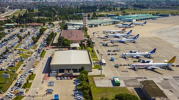 Sahte bomba ihbarı ile havaalanında tüm operasyonlar durduruldu.