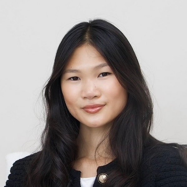 24 yaşında Mia McGrath, günümüz tüketim kültürünün tam tersine giden yaşam tarzıyla dikkat çekiyor.