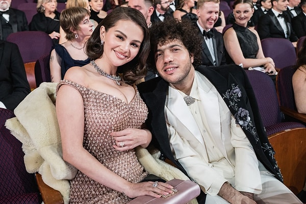 2023 yılında aşk yaşamaya başlayan Selena Gomez ve müzik yapımcısı Benny Blanco, 2025’in Eylül ayında sürpriz bir törenle dünyaevine girmişti.