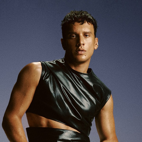 Yasaklı madde soruşturması kapsamında hakkında yakalama kararı olan şarkıcı Edis İstanbul Havalimanı'nda gözaltına alındı.