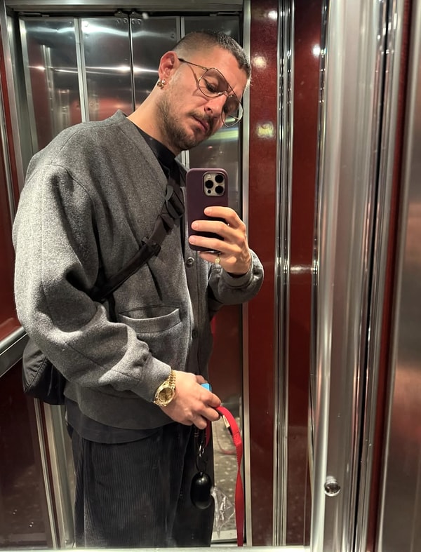 Değişimin yalnızca fiziksel olmadığını vurgulayan oyuncu, kilolu olduğu dönemde de kendini kötü hissetmediğini ancak mutsuzluğa bağlı bir yeme bozukluğu yaşadığını açıkladı.