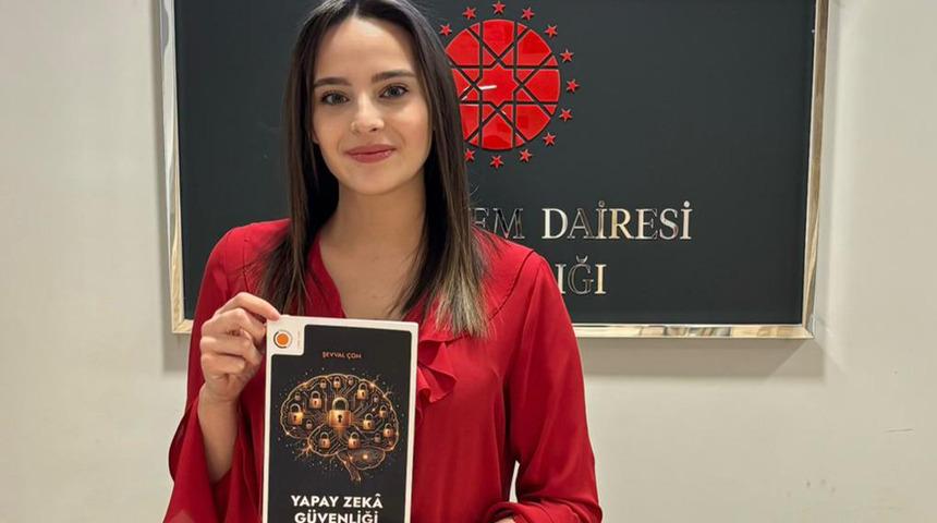 Hem bilişim profesyonelleri hem de stratejik karar vericiler için eşsiz bir başvuru kaynağı olan bu eser, okurları ekranın ardında süregelen büyük dijital mücadeleyi keşfetmeye davet ediyor.