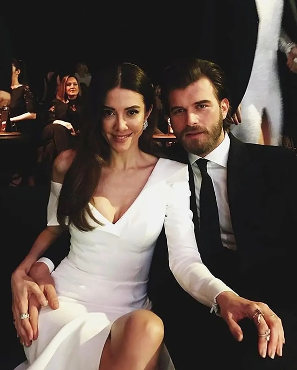 Kıvanç Tatlıtuğ ile stil danışmanı Başak Dizer, uzun yıllar süren birlikteliklerinin ardından 2016 yılında Paris’te dünyaevine girmişti.