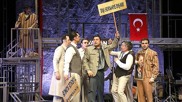 Gözlerimi Kaparım Vazifemi Yaparım