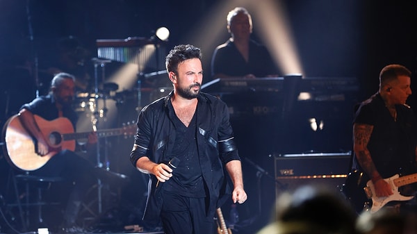 Megastar Tarkan, yıllar sonra İstanbul'da konser vererek seyircisine büyük bir sürpriz yapmıştı.