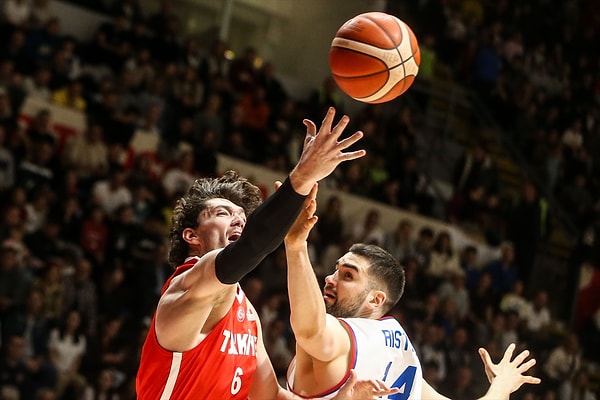 İlk yarıda 12 Dev Adam hata yapmadı