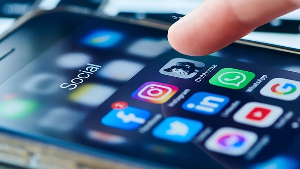 Uraloğlu, "dijital okuryazarlık" konusunda uyardı.