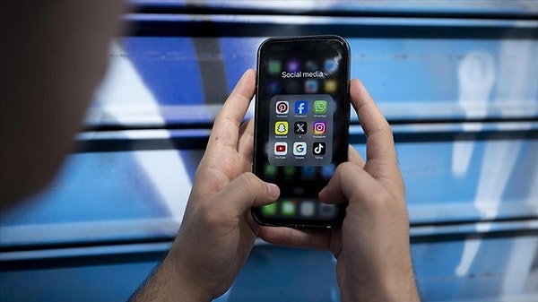 "15 yaşından küçük çocuklar sosyal paylaşım sitelerinde hesap açamayacak"