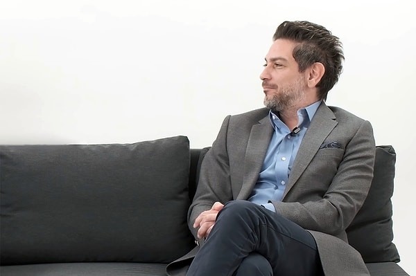 Gençler artık bilgiyi kitaplardan değil, akıştan öğreniyor. Sosyal medya – özellikle Facebook, Instagram ve X – eğitim alışkanlıklarını nasıl değiştirdi? Bu dönüşüm bir devrim mi, yoksa derin öğrenme için bir risk mi?