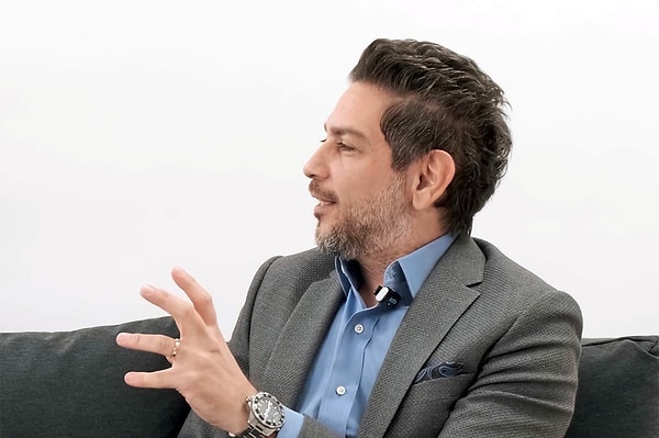 Sosyal medya algoritmaları daha çok hız, trend ve etkileşimi ödüllendiriyor. Bu durum eğitim içeriklerinin görünürlüğünü nasıl etkiliyor? Khan Academy bu algoritma düzeninde kaybolmadan, merakı gerçek öğrenmeye dönüştürmek için nasıl bir strateji izliyor?