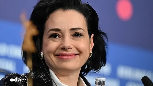 Son dönemde peş peşe başarılı projelerle gündemden düşmeyen Özgü Namal’ı mutlaka tanıyorsunuzdur.