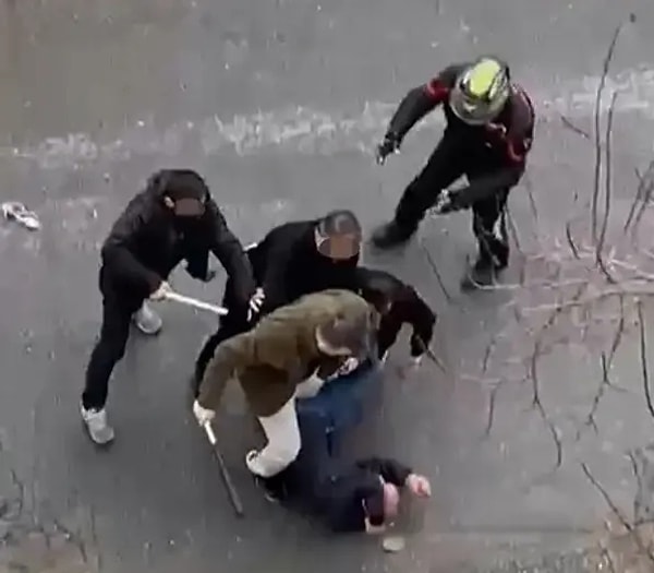 Yol verme tartışması kavgaya döndü.