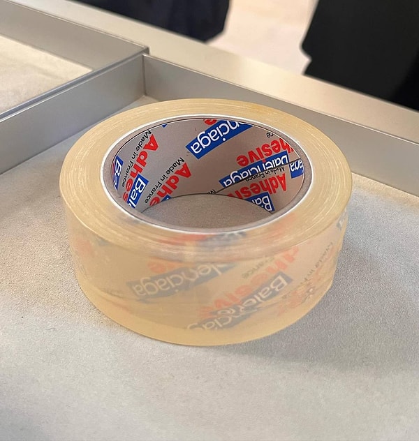 Bu tavsiye üzerine şehirde koli bantları kıymete bindi.