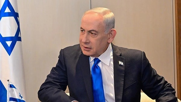 İran Devrim Muhafızları Ordusu, İsrail Başbakanı Binyamin Netanyahu'nun ofisi ve İsrail Hava Kuvvetleri Komutanlığı yerleşkesinin hedef alındığını duyurdu.