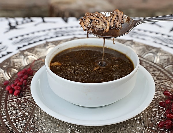 Kara Çorba Nasıl Yapılır? (8 Kişilik)