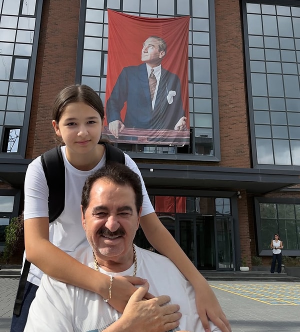 2013’te boşanan çift yollarını ayırsa da Tatlıses’in kızı Elif Ada ile bağının hiç kopmadığını biliyoruz.
