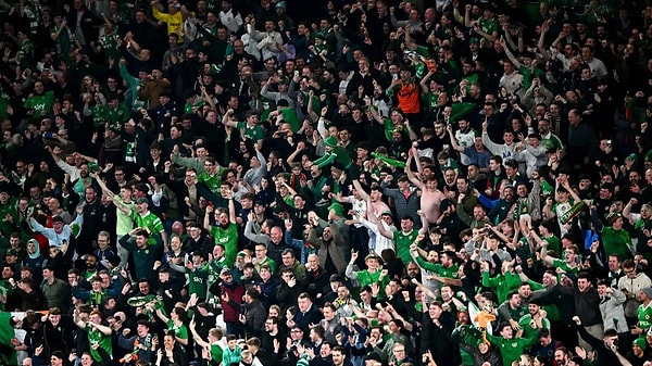 Birbirine rakip olan taraftarlar İsrail'e karşı birleşti.