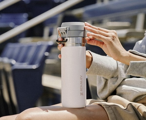 İçecekleriniz hep ideal sıcaklıkta: Stanley GO Quick Flip termos indirimde!