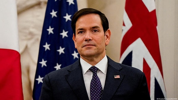 ABD Dışişleri Bakanı Marco Rubio ise, sosyal medya üzerinden yayınladığı video mesajda Orta Doğu’daki Amerikalıları güvende tutmak için yapılan çalışmalar hakkında bilgi verdi.