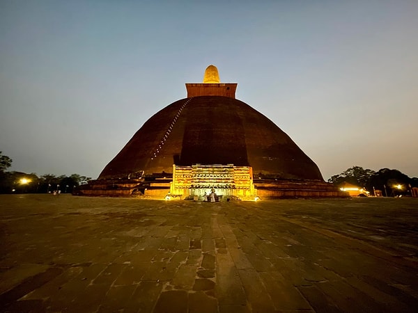 Kazılarda farklı seviyelere yerleştirilmiş kutsal emanet sandıkları ortaya çıkarıldı