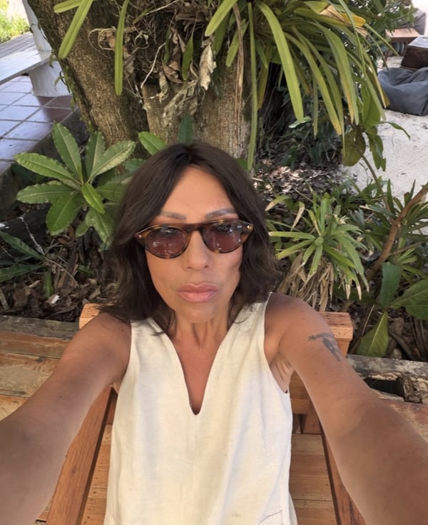 Geçtiğimiz saatlerde sosyal medya hesabından tatilinden pozlarını paylaşan Işın Karaca gündeme oturdu.