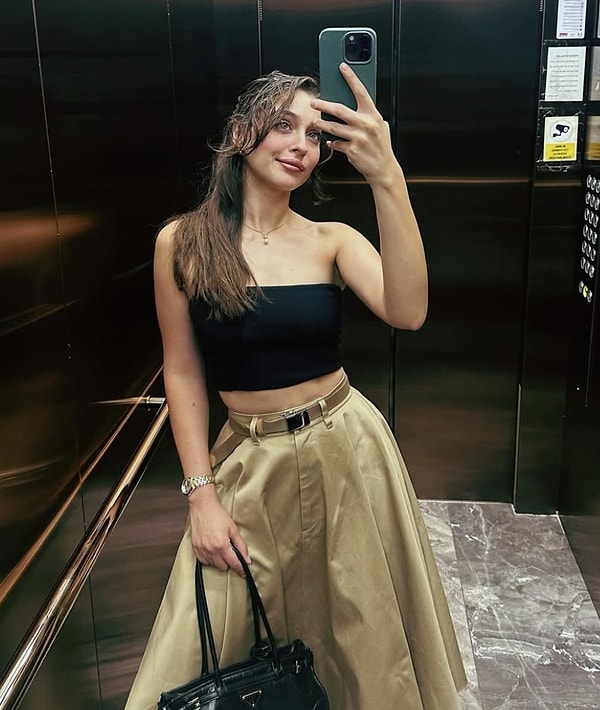 Leyla dizisinde performansına hayran kaldığımız Cemre Baysel, son zamanların en popüler isimlerinden biri.