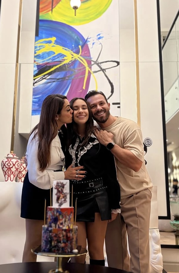 Zuhal Topal, who has been one of the most familiar faces on television screens for many years, is among the most beloved figures in the entertainment world with her journey from acting career to hosting.