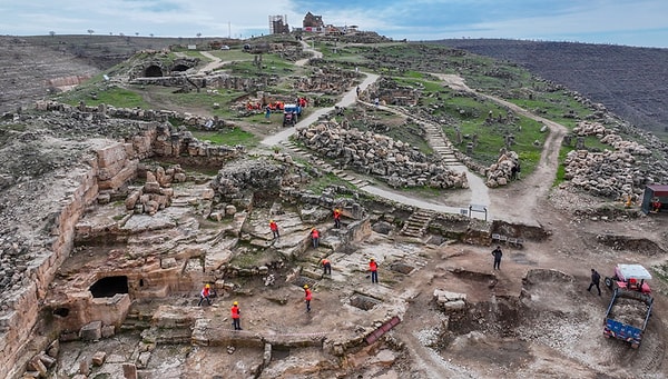 Kalenin Mithras’ın gizeminden günümüze yolculuğu devam ediyor.