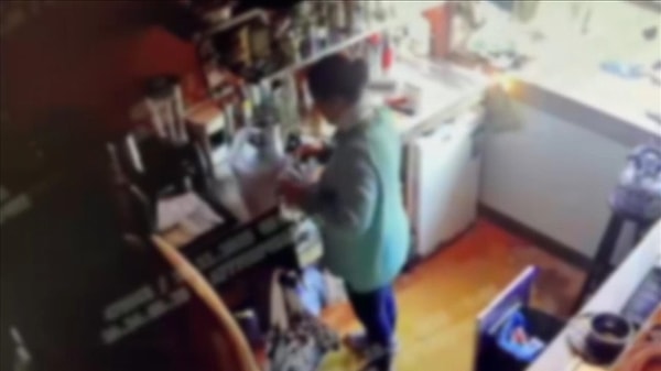 Kafede kahve yanlışlıkla deterjanla yapılmıştı.