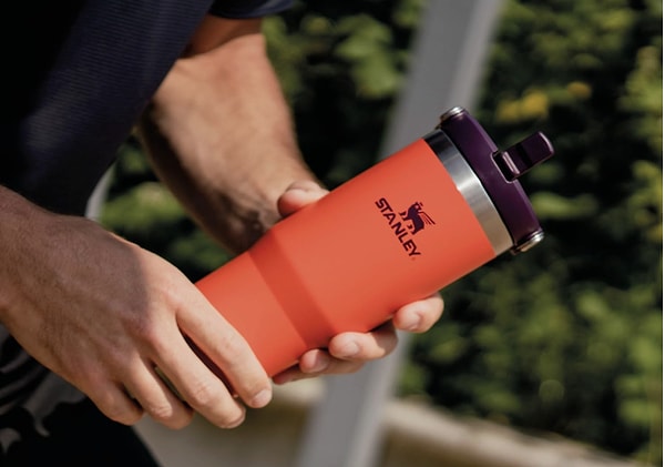 Hareket halindeyken tazelik: Stanley IceFlow Flip Straw Tumbler, 0.89 L