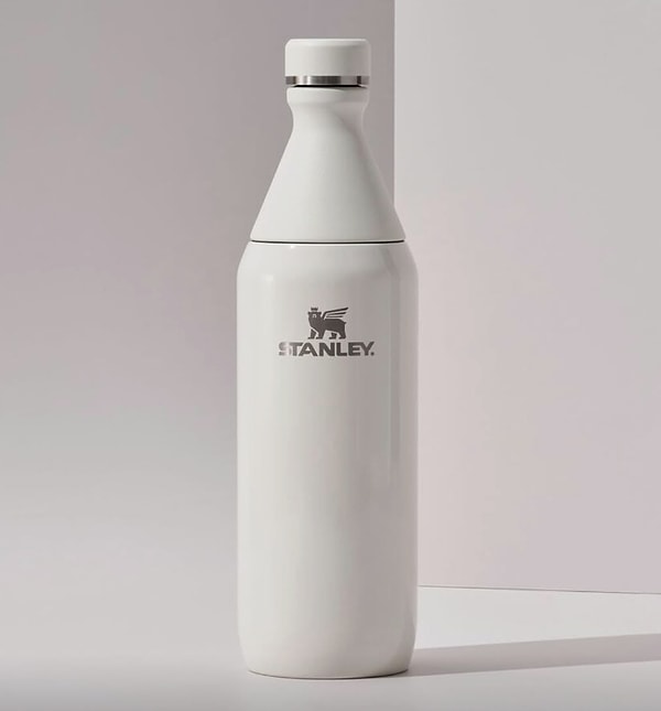 Zarif ve ince tasarım: Stanley All Day Slim Soğuk Su Şişesi Termosu, 0.6 L