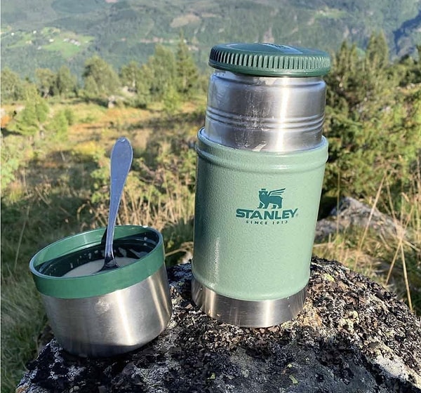 Doyurucu porsiyonlar için: Stanley Classic Legendary Vakumlu Çelik Yemek Termosu, 0.7 L